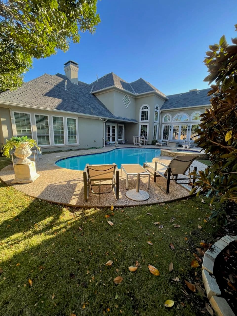 Spotless Window Opulence for Stunning Poolside Views