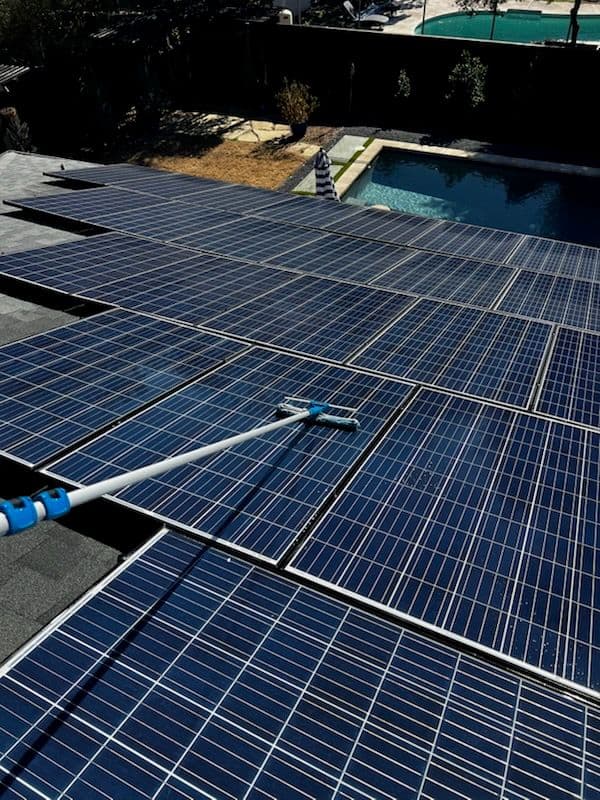 Gallery photos for Efficient Solar Panel Cleaning for Maximum Energy: Image #1